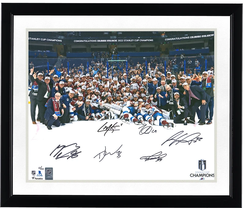 Photo d'équipe autographiée (40,6 x 50,8 cm) des champions de la Coupe Stanley 2022 de l'Avalanche du Colorado, avec 6 signatures - Édition limitée à 100 exemplaires