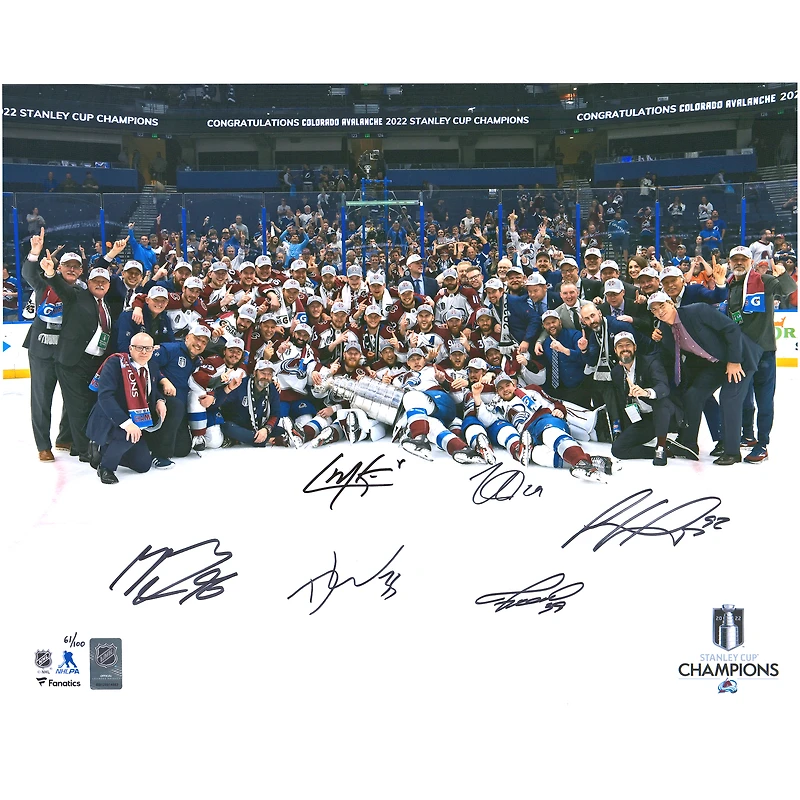 Photographie d'équipe dédicacée de l'Avalanche du Colorado, championne de la Coupe Stanley 2022, 40,6 x 50,8 cm, avec six signatures - Édition limitée à 100 exemplaires