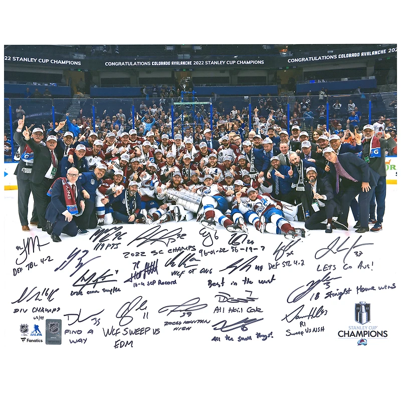 Photo d'équipe 40 x 50 cm (16 x 20 pouces) des Colorado Avalanche, champions de la Coupe Stanley 2022, signée par plusieurs joueurs et avec de nombreuses dédicaces - Édition limitée à 99 exemplaires