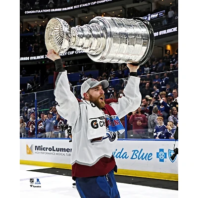 Devon Toews, champion de la Coupe Stanley 2022 non signé par l'Avalanche du Colorado