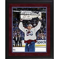 Photographie encadrée autographiée par Erik Johnson, champion de la Coupe Stanley 2022, 16" x 20"