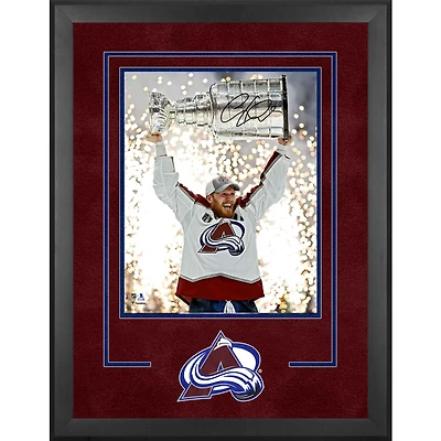 Photographie encadrée de luxe autographiée par Gabriel Landeskog Colorado Avalanche, champion de la Coupe Stanley 2022, 16" x 20"