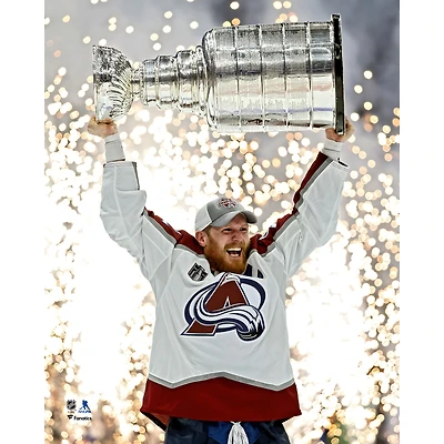 Photographie non signée de Gabriel Landeskog, champion la Coupe Stanley 2022 l'Avalanche du Colorado