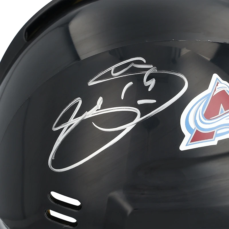 Mini casque noir autographié par Joe Sakic, Colorado Avalanche