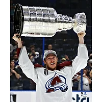 Josh Manson, champion de la Coupe Stanley 2022 non signé par l'Avalanche du Colorado