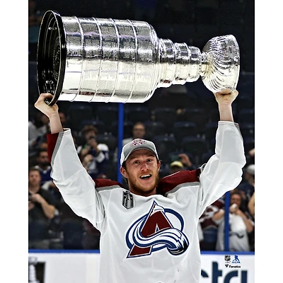 Josh Manson, champion de la Coupe Stanley 2022 non signé par l'Avalanche du Colorado