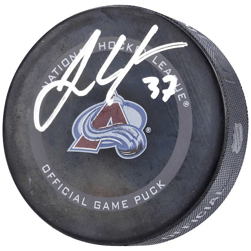 Rondelle de match officielle autographiée par J.T. Compher Colorado Avalanche 2022