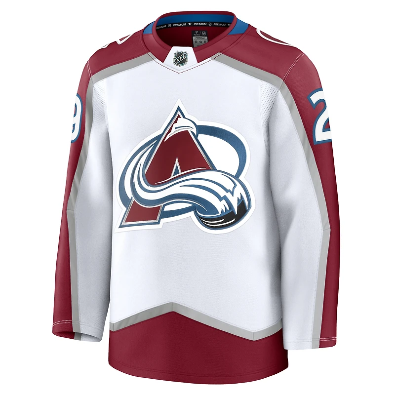 Maillot premium extérieur blanc Nathan MacKinnon Colorado Avalanche pour homme (Fanatics)