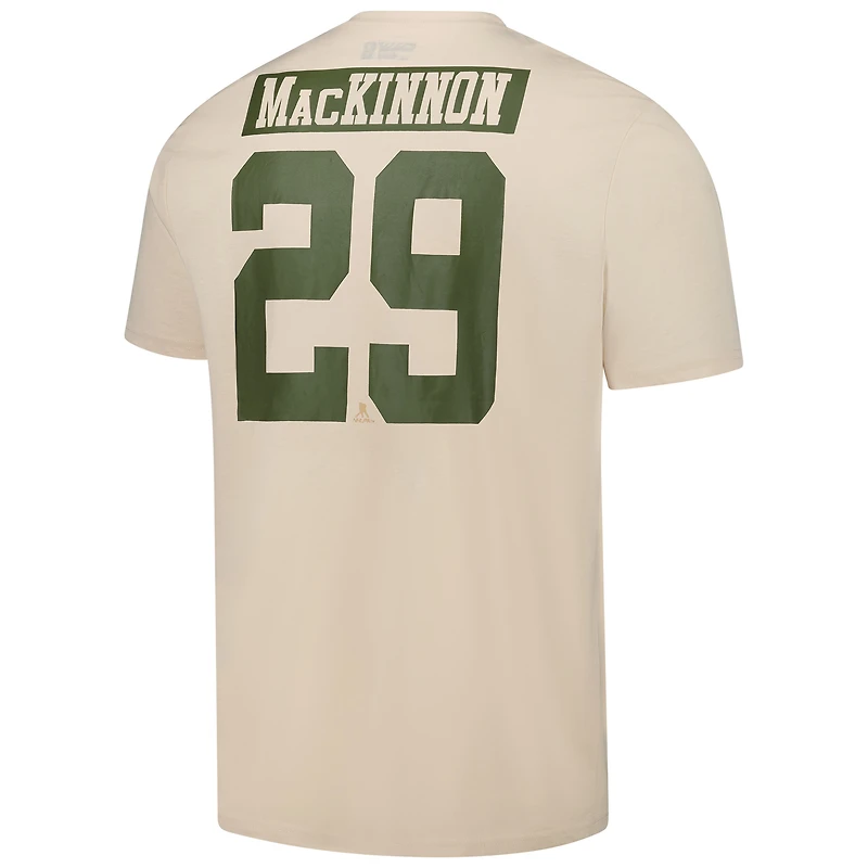 T-shirt Nathan MacKinnon pour homme de Levelwear, kaki, Colorado Avalanche 2024, NHL, appréciation militaire, Richmond Delta, nom et numéro du joueur