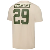 T-shirt Nathan MacKinnon pour homme de Levelwear, kaki, Colorado Avalanche 2024, NHL, appréciation militaire, Richmond Delta, nom et numéro du joueur
