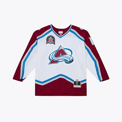 Maillot de jeu puissance Mitchell & Ness Joe Sakic blanc l'Avalanche du Colorado 1995 pour homme