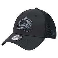 Men's New Era  Black Colorado Avalanche Blackout 39THIRTY Flex Fit Hat