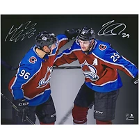 Photographie autographiée de Nathan MacKinnon et Mikko Rantanen du Colorado Avalanche 16'' x 20''
