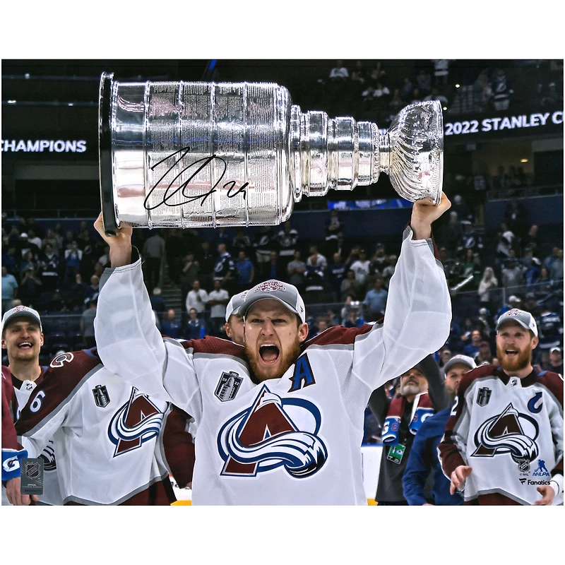Photographie autographiée de Nathan MacKinnon, champion de la Coupe Stanley 2022
