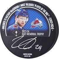 Rondelle de hockey autographiée par Nathan MacKinnon du Colorado Avalanche, vainqueur du trophée Hart 2024 - Édition limitée à 129 exemplaires
