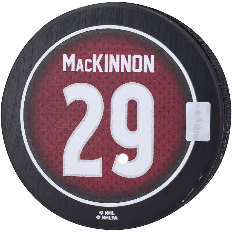Rondelle de hockey autographiée par Nathan MacKinnon du Colorado Avalanche, vainqueur du trophée Hart 2024 - Édition limitée à 129 exemplaires