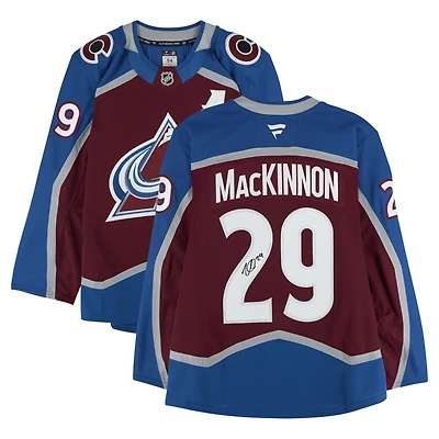 Maillot authentique Pro Fanatics bordeaux autographié par Nathan MacKinnon de l'Avalanche du Colorado