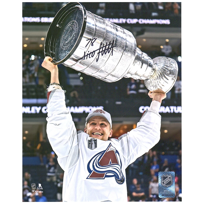 Photographie autographiée de Nico Sturm Colorado Avalanche, champion de la Coupe Stanley 2022, 8" x 10"