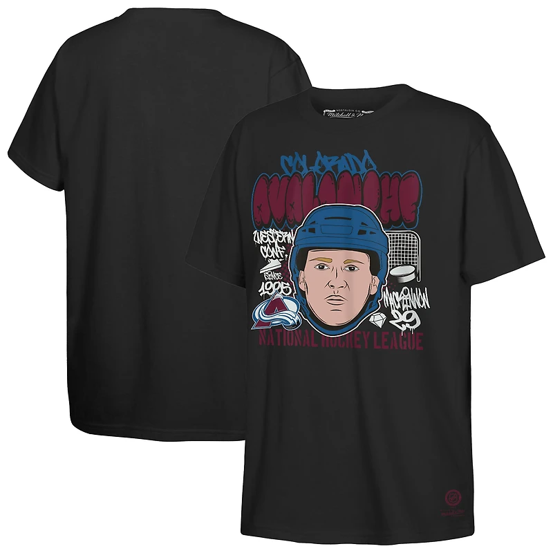 T-shirt noir caricatural Nathan MacKinnon de Mitchell & Ness pour jeunes, Colorado Avalanche