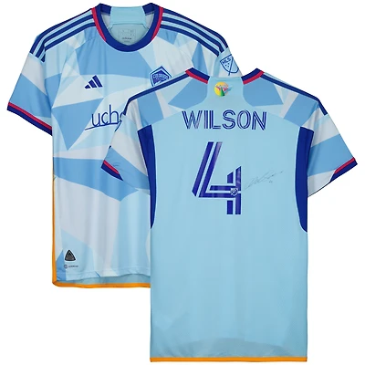 Maillot bleu n°4 dédicacé par Danny Wilson des Colorado Rapids lors de la saison 2023 de la MLS