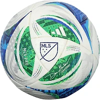 Ballon de football utilisé lors d'un match du Columbus Crew (saison 2025 de la MLS)