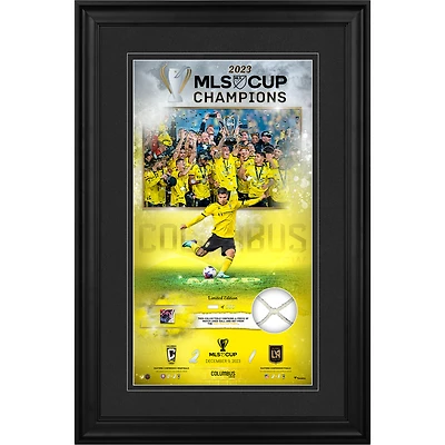Collage encadré de 10" x 18" des champions de la Coupe MLS 2023 de Columbus Crew avec un morceau de ballon et de filet utilisés lors du match de la Coupe MLS 2023 - Édition limitée à 200