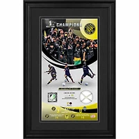 Collage encadré de 10" x 18" des champions de la Coupe MLS 2020 de Columbus Crew avec un morceau de ballon et de filet utilisés lors du match de la Coupe MLS 2020 - Édition limitée à 200