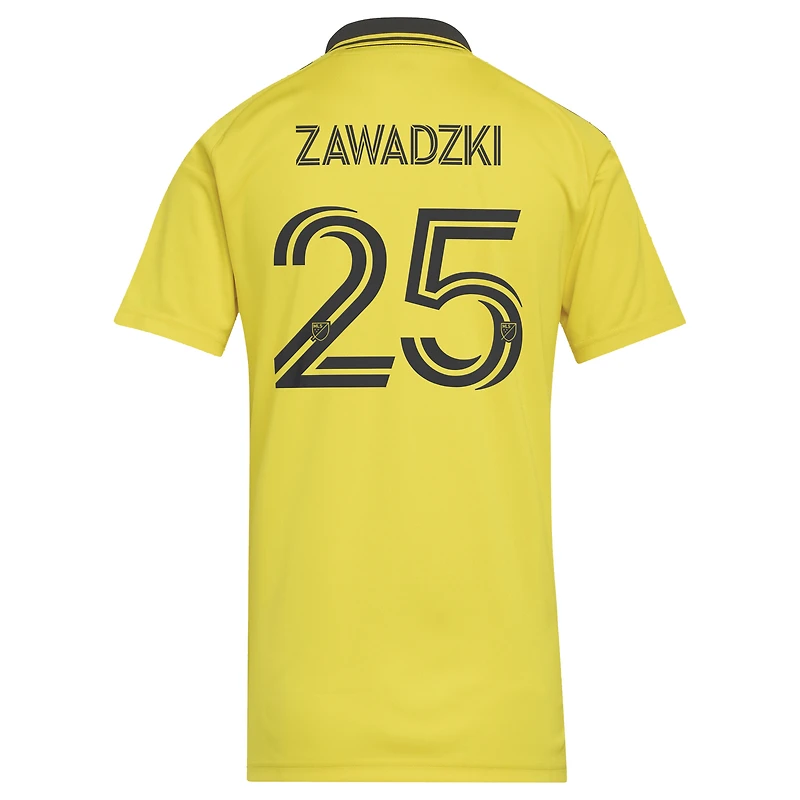 Maillot réplique adidas Sean Zawadzki jaune Columbus Crew 2026 « Conçu pour l'excellence » femme