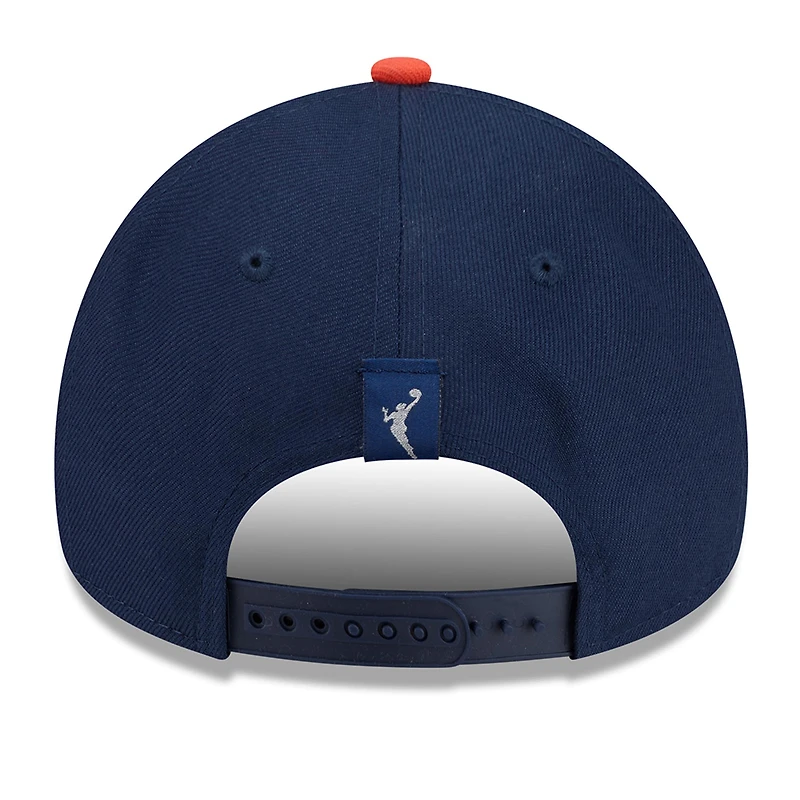 Casquette unisexe New Era bleu marine/orange Connecticut Sun WNBA Tip-Off 2026 avec badge métallique et monture en A, modèle 9FORTY ajustable
