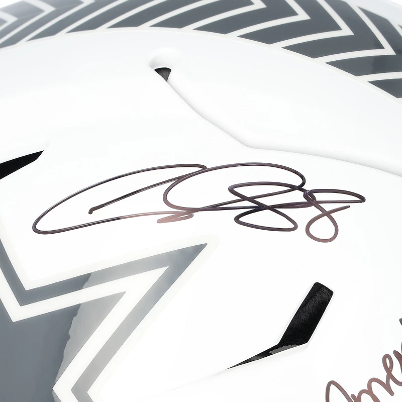 Casque Riddell Speed Flex Authentic 2024 Salute To Service, signé par CeeDee Lamb des Dallas Cowboys, avec inscription « America's Team ».