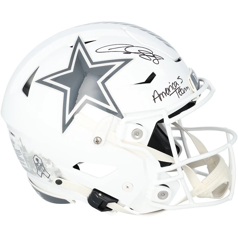 Casque Riddell Speed Flex Authentic 2024 Salute To Service, signé par CeeDee Lamb des Dallas Cowboys, avec inscription « America's Team ».