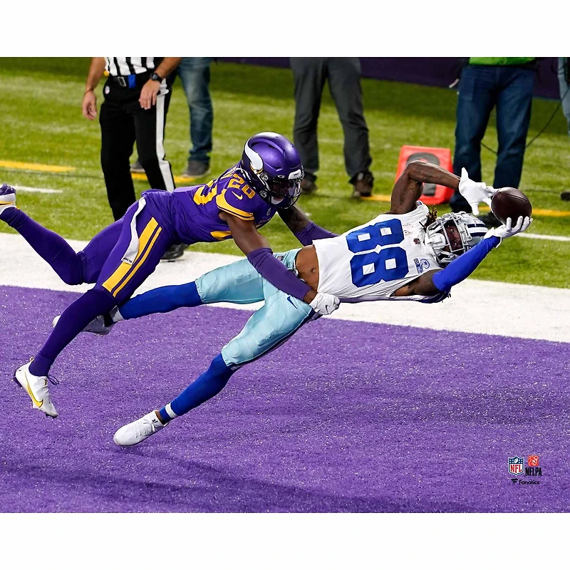 Photographie non signée de CeeDee Lamb, joueur des Dallas Cowboys, lors d'un touchdown en plongée