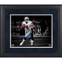 Dak Prescott Dallas Cowboys Photographie Spotlight encadrée 11"x 14" - Signature en fac-similé