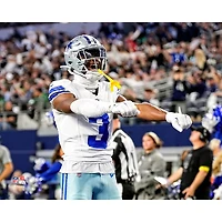 Photo de George Pickens, joueur des Dallas Cowboys, célébrant son touchdown lors la 12e semaine saison 2025 (non signé)