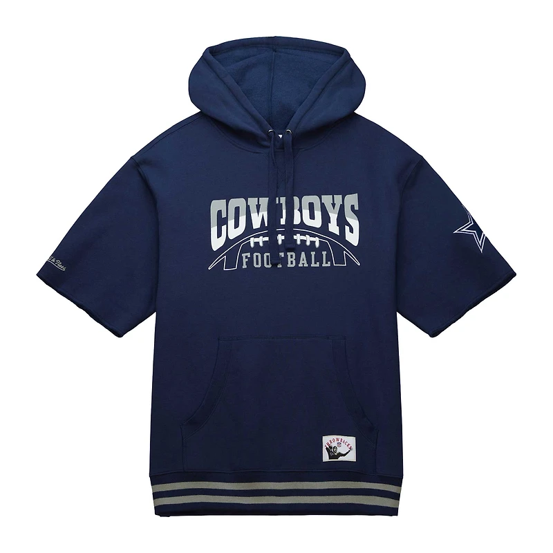Sweat à capuche manches courtes d'avant-match des Dallas Cowboys Mitchell & Ness pour hommes bleu marine
