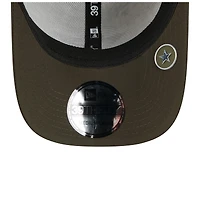 Casquette New Era 39THIRTY Flex camouflage/vert foncé Dallas Cowboys 2025 Salute to Service pour homme