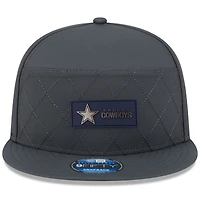 Casquette snapback 9FIFTY à panneau fendu latéral New Era anthracite Dallas Cowboys 2025 pour homme