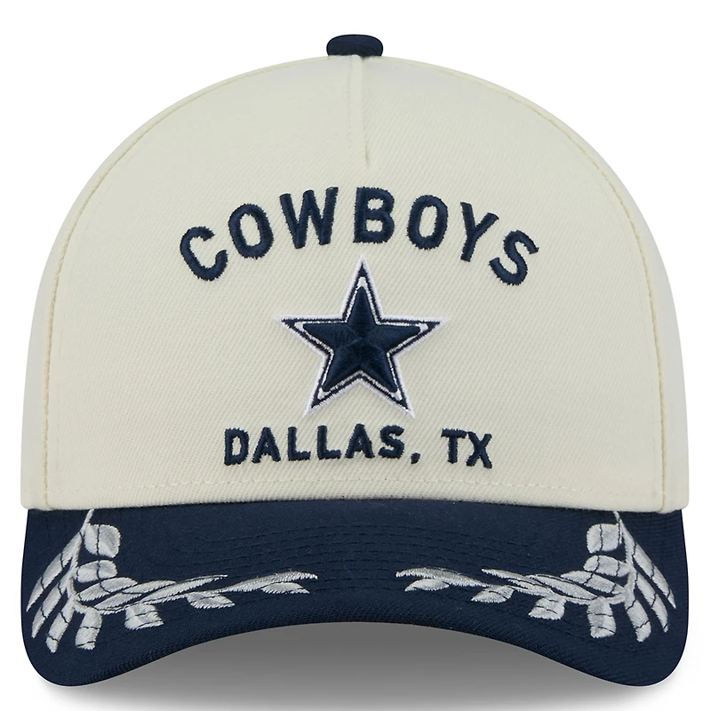 Casquette New Era 39THIRTY Flex crème/bleu marine pour homme des Cowboys de Dallas, draft NFL 2025