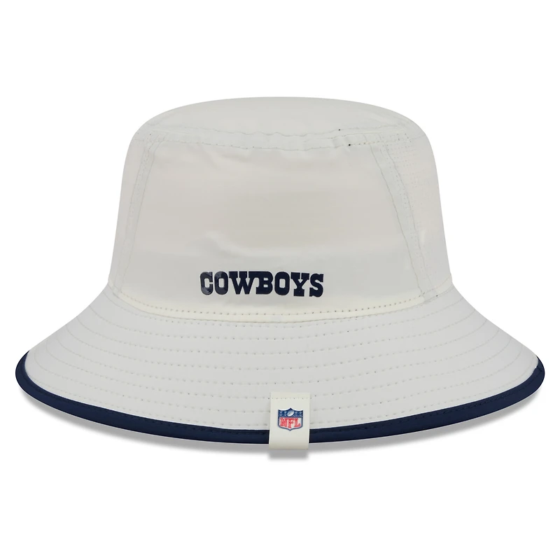 Bob de sport New Era crème Dallas Cowboys 2026 NFL Training Camp pour homme