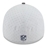 Casquette 39THIRTY Flex New Era grise/graphite pour homme, camp d'entraînement NFL 2025 des Cowboys de Dallas