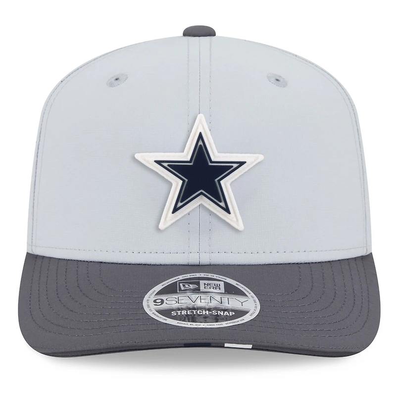 Casquette ajustable 9SEVENTY pour homme New Era gris/graphite Dallas Cowboys 2025 NFL Training Camp