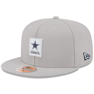 Casquette ajustée 59FIFTY Sideline 2025 des Cowboys de Dallas New Era pour homme, grise