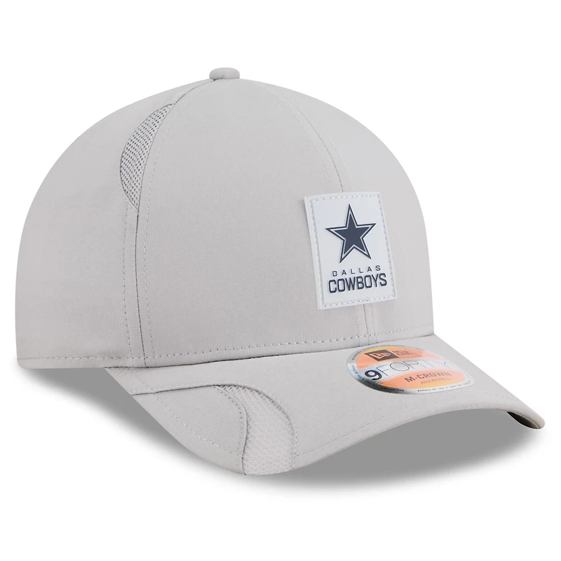 Casquette ajustable 9FORTY Sideline 2025 des Cowboys de Dallas New Era pour homme, grise