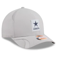 Casquette ajustable 9FORTY Sideline 2025 des Cowboys de Dallas New Era pour homme, grise