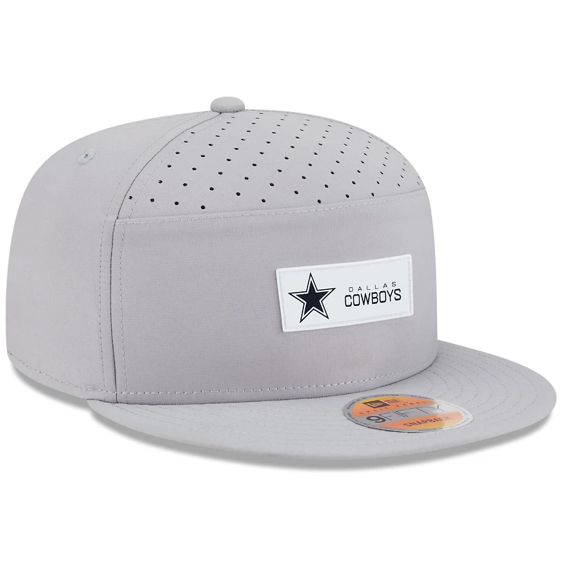 Casquette snapback 9FIFTY grise à panneau fendu des Cowboys de Dallas 2025 de New Era pour homme