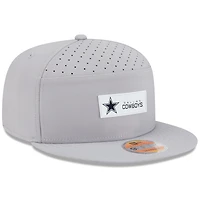 Casquette snapback 9FIFTY grise à panneau fendu des Cowboys de Dallas 2025 de New Era pour homme