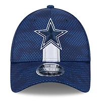 Casquette extensible à bouton-pression New Era pour hommes des Dallas Cowboys 2024 Sideline 9FORTY bleu marine