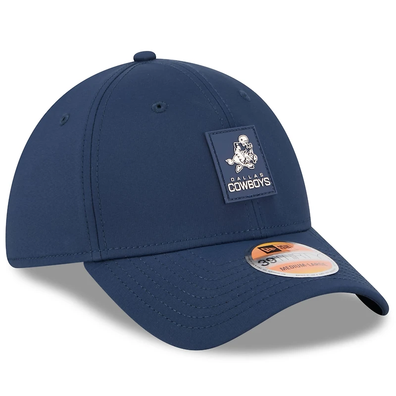 Men's New Era Navy Dallas Cowboys 2025 NFL Sideline Throwback 39THIRTY Flex Hat