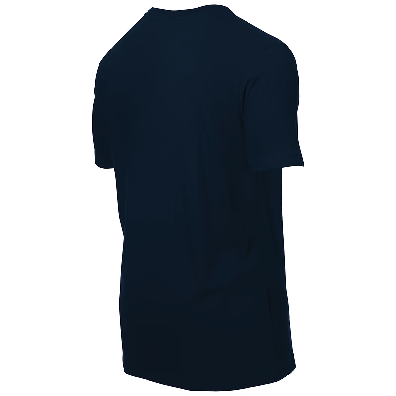 T-shirt New Era bleu marine pour homme, camp d'entraînement NFL 2025 des Cowboys de Dallas