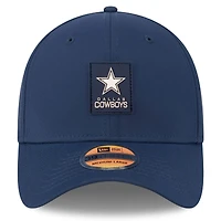 Casquette 39THIRTY Flex Sideline 2025 bleu marine des Cowboys de Dallas New Era pour homme